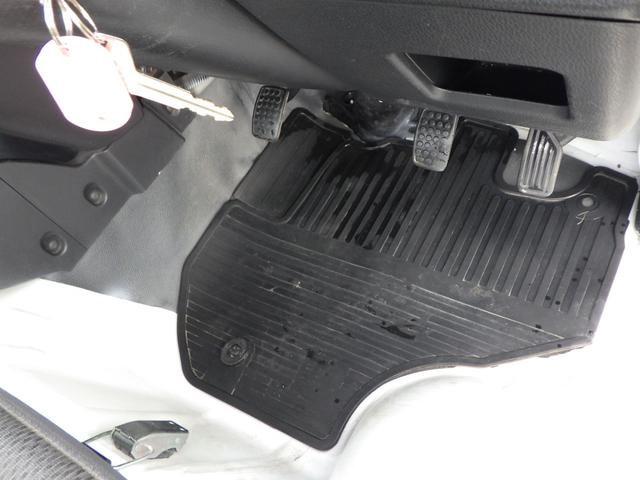 ハイゼットトラック スタンダード　６１４９１ｋｍ　有効車検期限８／１２　ワンタッチボタン式パートタイム４ＷＤ　ＡＣ　ＰＳ　ヘッドライトレベライザー　荷台ゴムマット　三方開プロテクターゴム　鳥居ゲートゴム　リアゲートチェーン（21枚目）