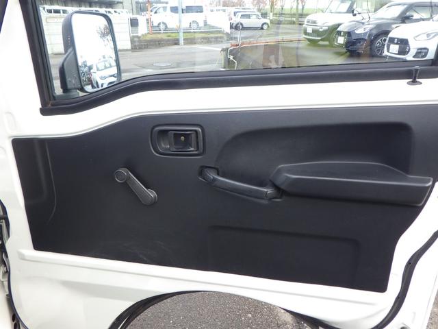 ハイゼットトラック スタンダード　６１４９１ｋｍ　有効車検期限８／１２　ワンタッチボタン式パートタイム４ＷＤ　ＡＣ　ＰＳ　ヘッドライトレベライザー　荷台ゴムマット　三方開プロテクターゴム　鳥居ゲートゴム　リアゲートチェーン（22枚目）