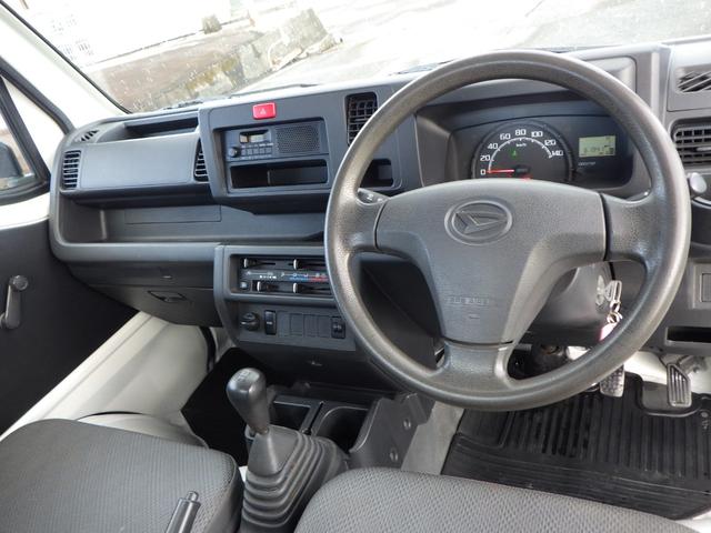 ハイゼットトラック スタンダード　６１４９１ｋｍ　有効車検期限８／１２　ワンタッチボタン式パートタイム４ＷＤ　ＡＣ　ＰＳ　ヘッドライトレベライザー　荷台ゴムマット　三方開プロテクターゴム　鳥居ゲートゴム　リアゲートチェーン（24枚目）