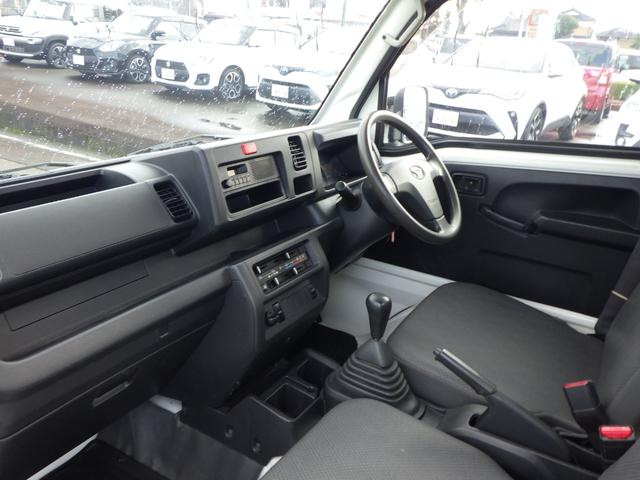 ハイゼットトラック スタンダード　６１４９１ｋｍ　有効車検期限８／１２　ワンタッチボタン式パートタイム４ＷＤ　ＡＣ　ＰＳ　ヘッドライトレベライザー　荷台ゴムマット　三方開プロテクターゴム　鳥居ゲートゴム　リアゲートチェーン（26枚目）