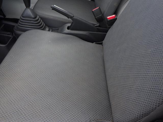 ハイゼットトラック スタンダード　６１４９１ｋｍ　有効車検期限８／１２　ワンタッチボタン式パートタイム４ＷＤ　ＡＣ　ＰＳ　ヘッドライトレベライザー　荷台ゴムマット　三方開プロテクターゴム　鳥居ゲートゴム　リアゲートチェーン（28枚目）
