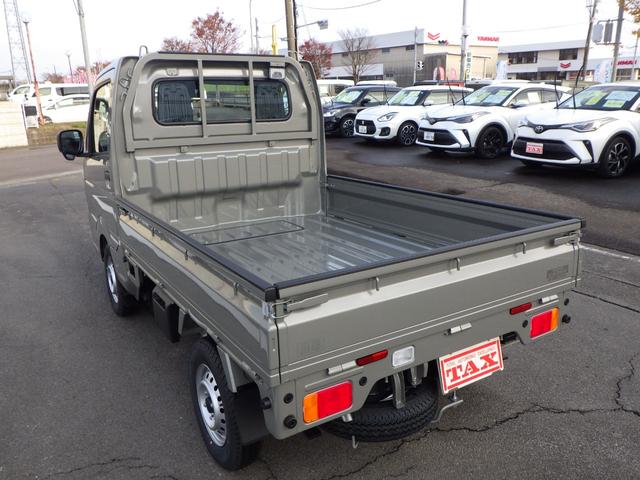 キャリイトラック ＫＣエアコン・パワステ農繁仕様　４ＷＤ　４ＡＴ　オートライト　オートハイビーム　パワーウインド　キーレスエントリー　三方開プロテクターゴム　鳥居ゲートゴム　リアゲートチェーン　作業灯　ＬＥＤ室内灯　衝突被害軽減ブレーキ（7枚目）