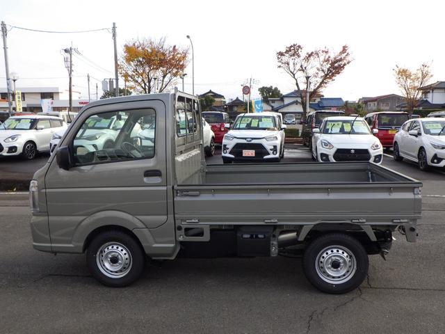 キャリイトラック ＫＣエアコン・パワステ農繁仕様　４ＷＤ　４ＡＴ　オートライト　オートハイビーム　パワーウインド　キーレスエントリー　三方開プロテクターゴム　鳥居ゲートゴム　リアゲートチェーン　作業灯　ＬＥＤ室内灯　衝突被害軽減ブレーキ（8枚目）