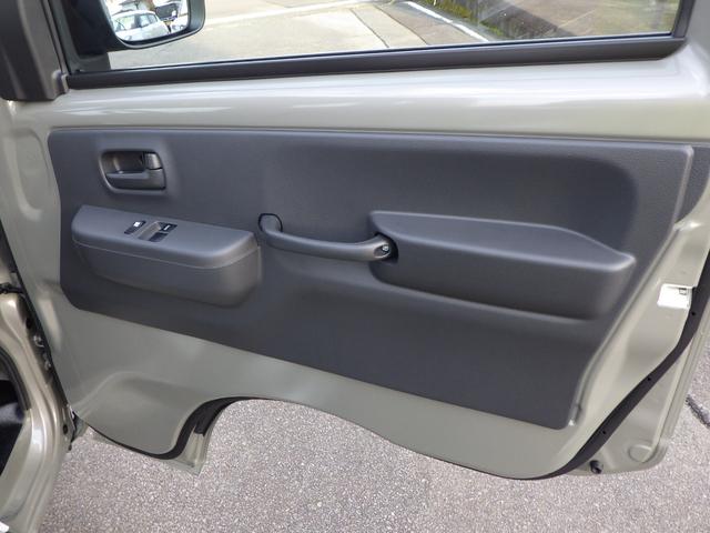 キャリイトラック ＫＣエアコン・パワステ農繁仕様　４ＷＤ　４ＡＴ　オートライト　オートハイビーム　パワーウインド　キーレスエントリー　三方開プロテクターゴム　鳥居ゲートゴム　リアゲートチェーン　作業灯　ＬＥＤ室内灯　衝突被害軽減ブレーキ（21枚目）