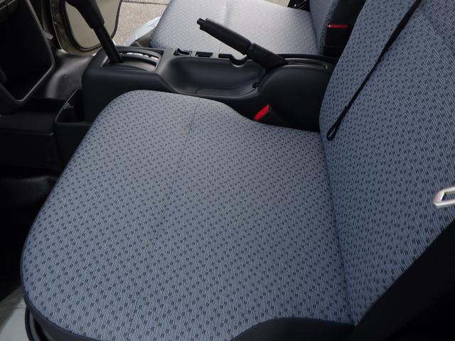 キャリイトラック ＫＣエアコン・パワステ農繁仕様　４ＷＤ　４ＡＴ　オートライト　オートハイビーム　パワーウインド　キーレスエントリー　三方開プロテクターゴム　鳥居ゲートゴム　リアゲートチェーン　作業灯　ＬＥＤ室内灯　衝突被害軽減ブレーキ（27枚目）