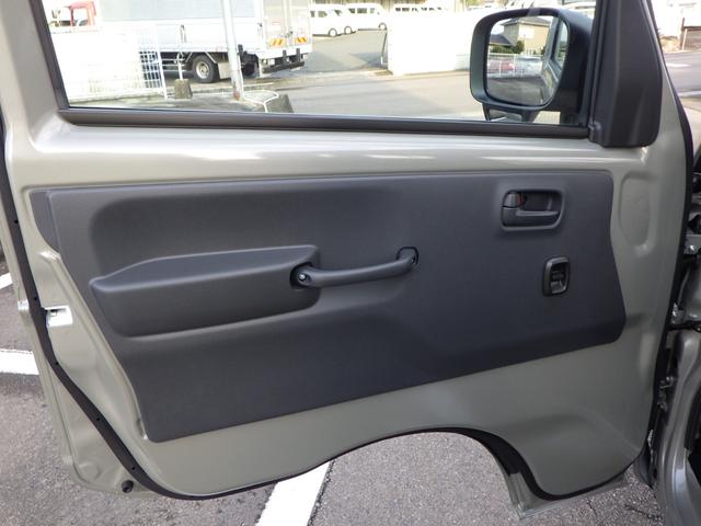 キャリイトラック ＫＣエアコン・パワステ農繁仕様　４ＷＤ　４ＡＴ　オートライト　オートハイビーム　パワーウインド　キーレスエントリー　三方開プロテクターゴム　鳥居ゲートゴム　リアゲートチェーン　作業灯　ＬＥＤ室内灯　衝突被害軽減ブレーキ（29枚目）