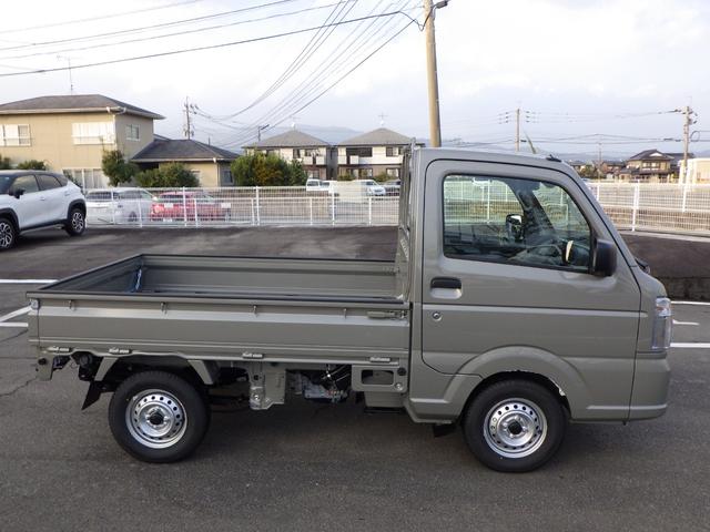 キャリイトラック ＫＣエアコン・パワステ農繁仕様　４ＷＤ　４ＡＴ　オートライト　オートハイビーム　パワーウインド　キーレスエントリー　三方開プロテクターゴム　鳥居ゲートゴム　リアゲートチェーン　作業灯　ＬＥＤ室内灯　衝突被害軽減ブレーキ（4枚目）