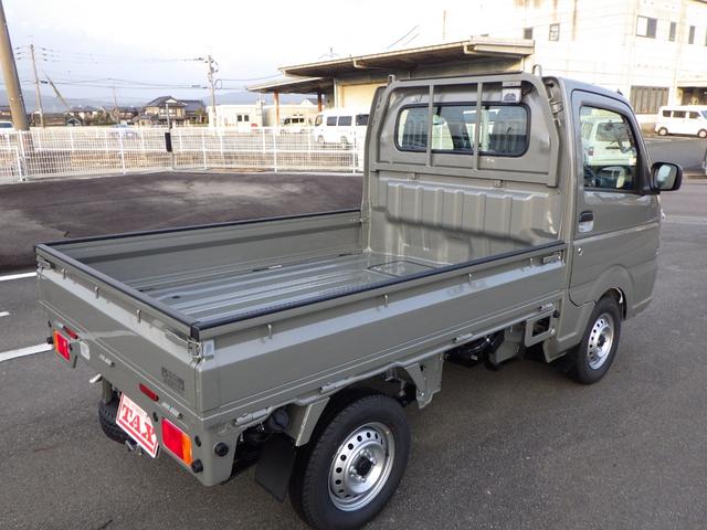 キャリイトラック ＫＣエアコン・パワステ農繁仕様　４ＷＤ　４ＡＴ　オートライト　オートハイビーム　パワーウインド　キーレスエントリー　三方開プロテクターゴム　鳥居ゲートゴム　リアゲートチェーン　作業灯　ＬＥＤ室内灯　衝突被害軽減ブレーキ（5枚目）
