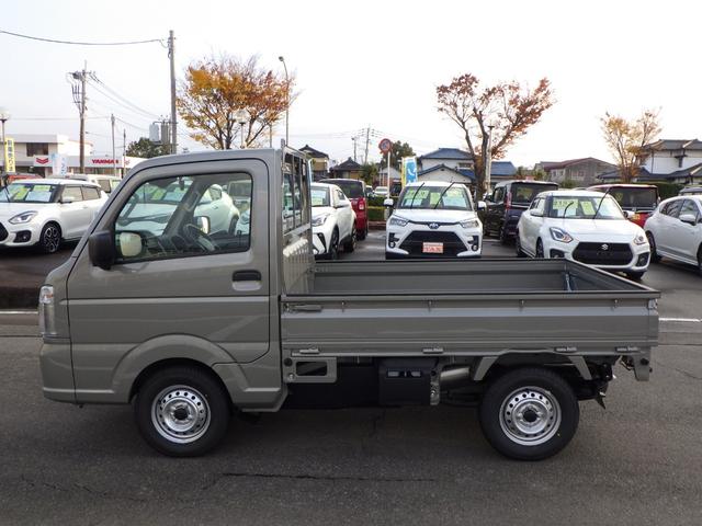 キャリイトラック ＫＣエアコン・パワステ農繁仕様　４ＷＤ　４ＡＴ　オートライト　オートハイビーム　パワーウインド　キーレスエントリー　三方開プロテクターゴム　鳥居ゲートゴム　リアゲートチェーン　作業灯　ＬＥＤ室内灯　衝突被害軽減ブレーキ（8枚目）