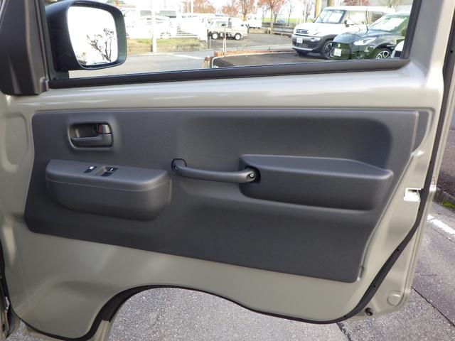 キャリイトラック ＫＣエアコン・パワステ農繁仕様　４ＷＤ　４ＡＴ　オートライト　オートハイビーム　パワーウインド　キーレスエントリー　三方開プロテクターゴム　鳥居ゲートゴム　リアゲートチェーン　作業灯　ＬＥＤ室内灯　衝突被害軽減ブレーキ（25枚目）