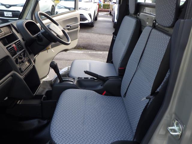 キャリイトラック ＫＣエアコン・パワステ農繁仕様　４ＷＤ　４ＡＴ　オートライト　オートハイビーム　パワーウインド　キーレスエントリー　三方開プロテクターゴム　鳥居ゲートゴム　リアゲートチェーン　作業灯　ＬＥＤ室内灯　衝突被害軽減ブレーキ（30枚目）