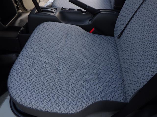 キャリイトラック ＫＣエアコン・パワステ農繁仕様　４ＷＤ　４ＡＴ　オートライト　オートハイビーム　パワーウインド　キーレスエントリー　三方開プロテクターゴム　鳥居ゲートゴム　リアゲートチェーン　作業灯　ＬＥＤ室内灯　衝突被害軽減ブレーキ（31枚目）