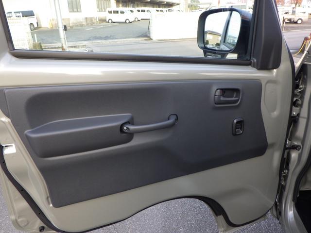 キャリイトラック ＫＣエアコン・パワステ農繁仕様　４ＷＤ　４ＡＴ　オートライト　オートハイビーム　パワーウインド　キーレスエントリー　三方開プロテクターゴム　鳥居ゲートゴム　リアゲートチェーン　作業灯　ＬＥＤ室内灯　衝突被害軽減ブレーキ（33枚目）