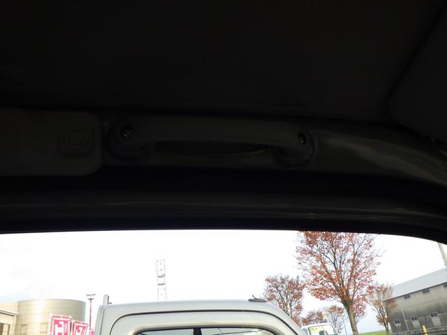キャリイトラック ＫＣエアコン・パワステ農繁仕様　４ＷＤ　４ＡＴ　オートライト　オートハイビーム　パワーウインド　キーレスエントリー　三方開プロテクターゴム　鳥居ゲートゴム　リアゲートチェーン　作業灯　ＬＥＤ室内灯　衝突被害軽減ブレーキ（46枚目）