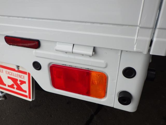 クリッパートラック DX 農繁仕様 高低切替レバー式4WD デフロック機構 パワーウインド キーレスエントリー 障害物センサー オートライト エアコン パワステ 三方開ゲート&鳥居ゴム リアゲートチェーン 作業灯 フロアマット(17枚目)