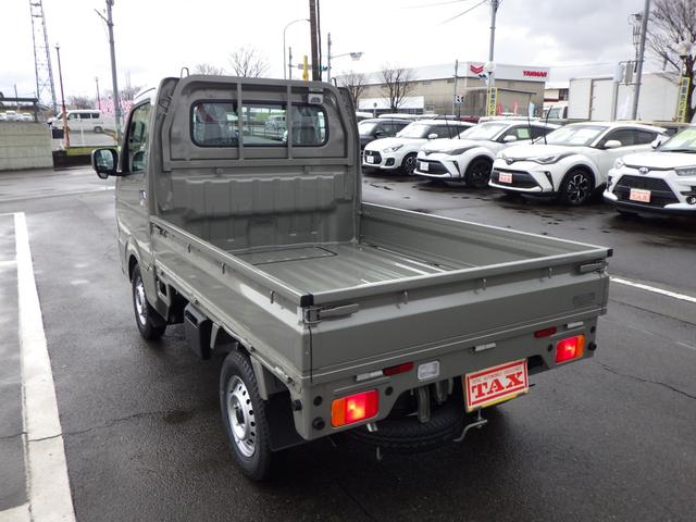 キャリイトラック ＫＸ　高低速２段切替式パートタイム４ＷＤ　デフロック機構電動格納ミラー　ＬＥＤヘッドライト　フォグランプ　パワーウインド　キーレス　純正ＣＤ　２スピーカー　リアゲートチェーン　作業灯　ＬＥＤ室内灯（7枚目）