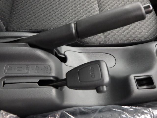 キャリイトラック ＫＸ　高低速２段切替式パートタイム４ＷＤ　デフロック機構電動格納ミラー　ＬＥＤヘッドライト　フォグランプ　パワーウインド　キーレス　純正ＣＤ　２スピーカー　リアゲートチェーン　作業灯　ＬＥＤ室内灯（23枚目）