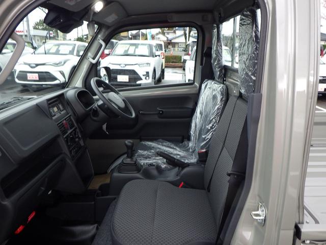 キャリイトラック ＫＸ　高低速２段切替式パートタイム４ＷＤ　デフロック機構電動格納ミラー　ＬＥＤヘッドライト　フォグランプ　パワーウインド　キーレス　純正ＣＤ　２スピーカー　リアゲートチェーン　作業灯　ＬＥＤ室内灯（29枚目）