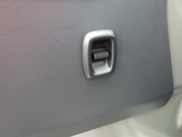 キャリイトラック ＫＸ　高低速２段切替式パートタイム４ＷＤ　デフロック機構電動格納ミラー　ＬＥＤヘッドライト　フォグランプ　パワーウインド　キーレス　純正ＣＤ　２スピーカー　リアゲートチェーン　作業灯　ＬＥＤ室内灯（33枚目）