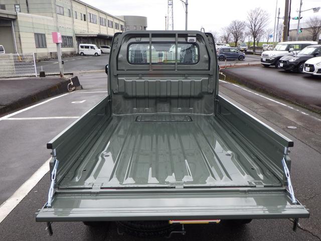 キャリイトラック ＫＸ　高低速２段切替式パートタイム４ＷＤ　デフロック機構電動格納ミラー　ＬＥＤヘッドライト　フォグランプ　パワーウインド　キーレス　純正ＣＤ　２スピーカー　リアゲートチェーン　作業灯　ＬＥＤ室内灯（18枚目）