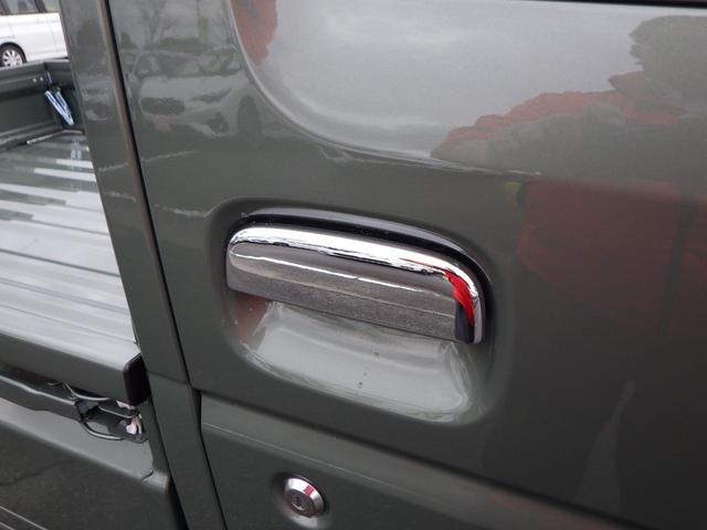 キャリイトラック ＫＸ　高低速２段切替式パートタイム４ＷＤ　デフロック機構電動格納ミラー　ＬＥＤヘッドライト　フォグランプ　パワーウインド　キーレス　純正ＣＤ　２スピーカー　リアゲートチェーン　作業灯　ＬＥＤ室内灯（19枚目）