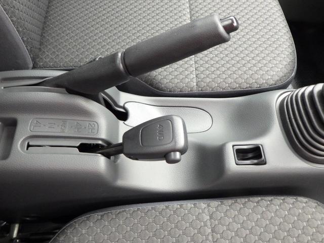 キャリイトラック ＫＸ　高低速２段切替式パートタイム４ＷＤ　デフロック機構電動格納ミラー　ＬＥＤヘッドライト　フォグランプ　パワーウインド　キーレス　純正ＣＤ　２スピーカー　リアゲートチェーン　作業灯　ＬＥＤ室内灯（24枚目）