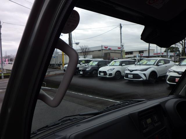 キャリイトラック ＫＸ　高低速２段切替式パートタイム４ＷＤ　デフロック機構電動格納ミラー　ＬＥＤヘッドライト　フォグランプ　パワーウインド　キーレス　純正ＣＤ　２スピーカー　リアゲートチェーン　作業灯　ＬＥＤ室内灯（34枚目）