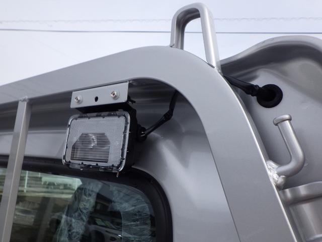 キャリイトラック ＫＸ　高低速２段切替式パートタイム４ＷＤ　デフロック機構電動格納ミラー　ＬＥＤヘッドライト　フォグランプ　パワーウインド　キーレス　純正ＣＤ　２スピーカー　リアゲートチェーン　作業灯　ＬＥＤ室内灯（17枚目）