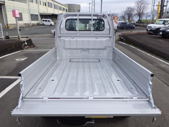 キャリイトラック ＫＸ　高低速２段切替式パートタイム４ＷＤ　デフロック機構電動格納ミラー　ＬＥＤヘッドライト　フォグランプ　パワーウインド　キーレス　純正ＣＤ　２スピーカー　リアゲートチェーン　作業灯　ＬＥＤ室内灯（19枚目）