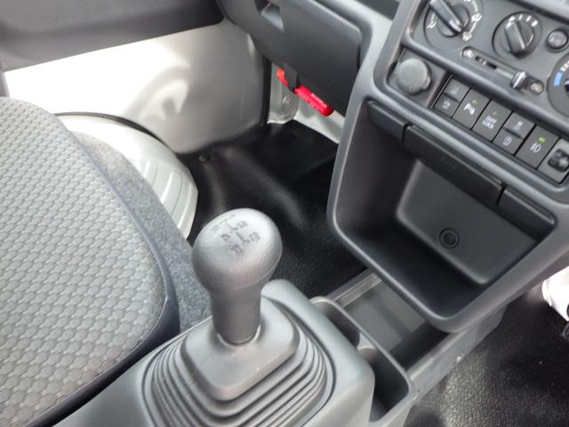 キャリイトラック ＫＸ　高低速２段切替式パートタイム４ＷＤ　デフロック機構電動格納ミラー　ＬＥＤヘッドライト　フォグランプ　パワーウインド　キーレス　純正ＣＤ　２スピーカー　リアゲートチェーン　作業灯　ＬＥＤ室内灯（24枚目）