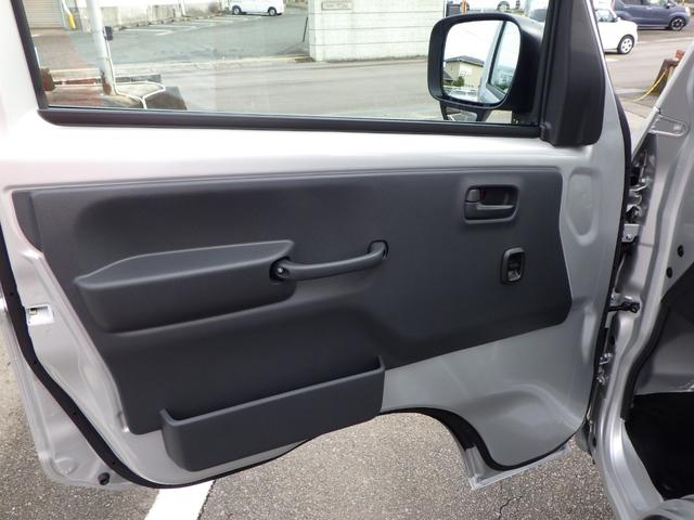 キャリイトラック ＫＸ　高低速２段切替式パートタイム４ＷＤ　デフロック機構電動格納ミラー　ＬＥＤヘッドライト　フォグランプ　パワーウインド　キーレス　純正ＣＤ　２スピーカー　リアゲートチェーン　作業灯　ＬＥＤ室内灯（34枚目）