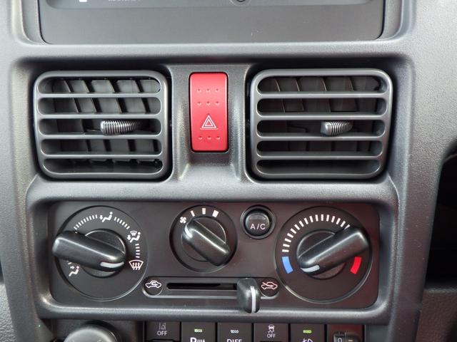 キャリイトラック ＫＸ　高低速２段切替式パートタイム４ＷＤ　デフロック機構電動格納ミラー　ＬＥＤヘッドライト　フォグランプ　パワーウインド　キーレス　純正ＣＤ　２スピーカー　リアゲートチェーン　作業灯　ＬＥＤ室内灯（38枚目）