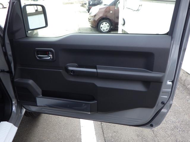 ジムニー ＸＣ　４ｋｍ　有効車検期限１１／１　前後衝突被害軽減ブレーキ　アダプティブクルーズコントロール　ＬＥＤヘッドライト　フォグランプ　２シートヒーター　アルミホイール　登録済未使用車（22枚目）