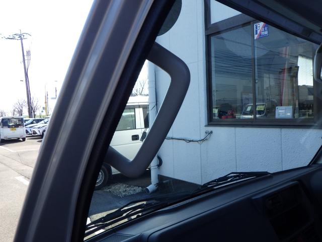 キャリイトラック 農繁スペシャル　車検整備　地元使用ワンオーナー禁煙車　タイヤ４本新品　高低切替レバー４ＷＤ　デフロック　キーレスエントリー　パワーウインド　エアコン　パワステ　作業灯　荷台ゴムマット　三方開ゴム　リアゲートチェーン（37枚目）