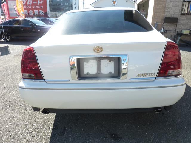 クラウンマジェスタ １０周年記念特別仕様車　サンルーフ　本皮　３０００ｃｃのパール一色　ＥＴＣ　タイミングベルト交換済み　リア３面フィルム（5枚目）