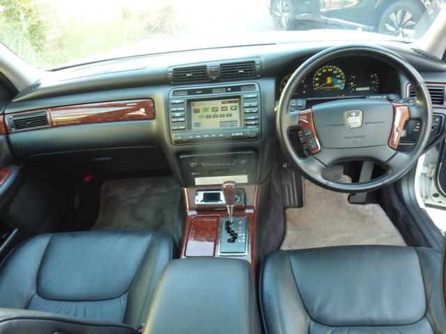 クラウンマジェスタ １０周年記念特別仕様車　サンルーフ　本皮　３０００ｃｃのパール一色　ＥＴＣ　タイミングベルト交換済み　リア３面フィルム（7枚目）