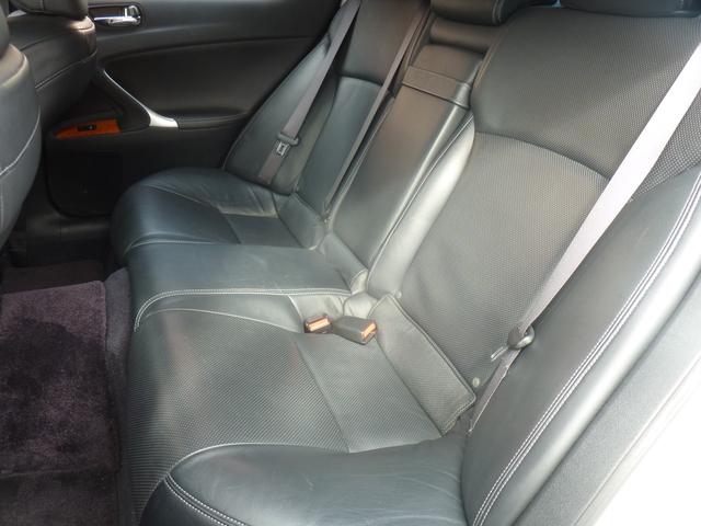 ＩＳ ＩＳ２５０　バージョンＬ　中期モデル　スピンドルフロントエアロバンパー　ルーフ＆リアスポ　社外ヘッドライト　本皮エアーシート　テイン車高調　ＷＯＲＫ１９アルミ　車検令和９年６月　ＨＤＤナビ　バックモニター　リア３面フィルム（18枚目）