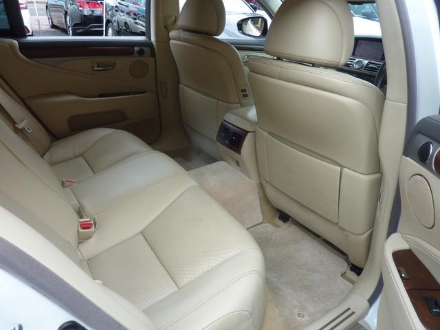 LS LS460 バージョンC Iパッケージ 本革エアーシート 3眼ヘッドライト オットマン マークレビンソン 全車速クルーズ  パワートランク オートマチックハイビーム クリアランスソナー BSM HDDナビBluetoothDVDテレビキット(15枚目)