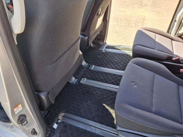 ノア X ナビ TV 電動スライドドア LEDヘッドランプ キーレスエントリー アイドリングストップ 3列シート CVT CD Bluetooth 衝突安全ボディ ABS ESC エアコン パワーステアリング(33枚目)