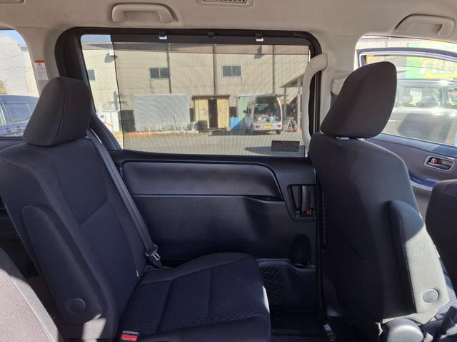 ノア X ナビ TV 電動スライドドア LEDヘッドランプ キーレスエントリー アイドリングストップ 3列シート CVT CD Bluetooth 衝突安全ボディ ABS ESC エアコン パワーステアリング(39枚目)