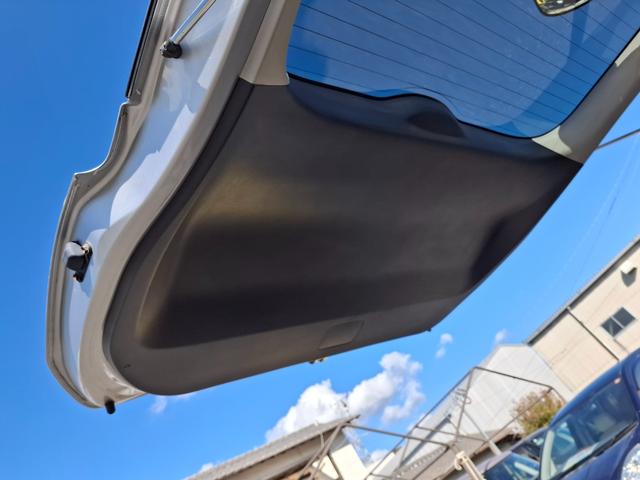 ノア X ナビ TV 電動スライドドア LEDヘッドランプ キーレスエントリー アイドリングストップ 3列シート CVT CD Bluetooth 衝突安全ボディ ABS ESC エアコン パワーステアリング(41枚目)