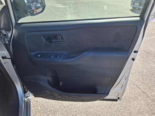 ノア X ナビ TV 電動スライドドア LEDヘッドランプ キーレスエントリー アイドリングストップ 3列シート CVT CD Bluetooth 衝突安全ボディ ABS ESC エアコン パワーステアリング(46枚目)