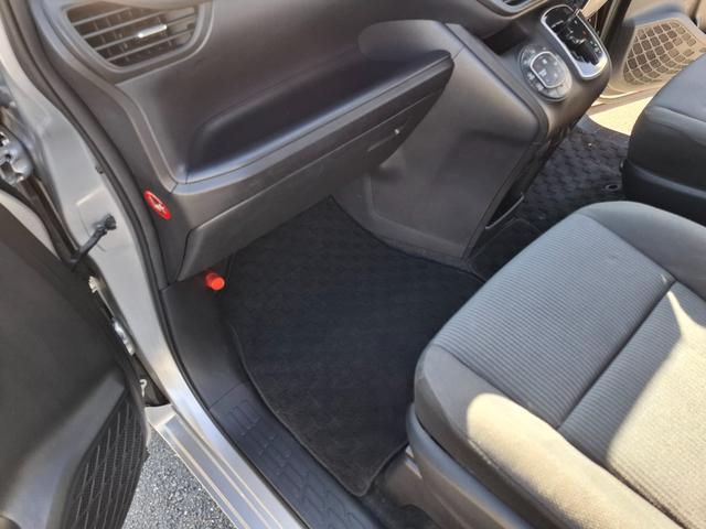 ノア X ナビ TV 電動スライドドア LEDヘッドランプ キーレスエントリー アイドリングストップ 3列シート CVT CD Bluetooth 衝突安全ボディ ABS ESC エアコン パワーステアリング(50枚目)