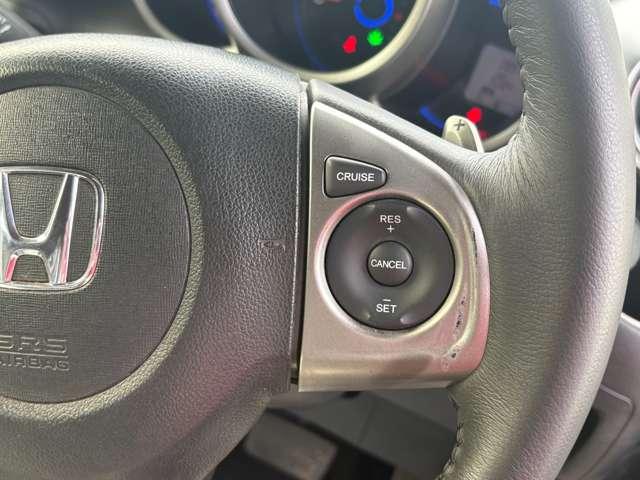 �n���h���ɂ��ڗ�����C��͌�����܂���B�ڐ���傫�����炷���ƂȂ��{�^���̑�����s�����Ƃ��ł��܂��B