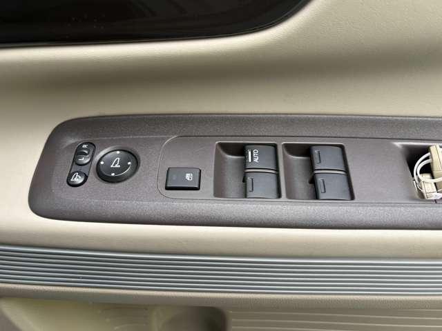 �p���[�E�B���h�E�̃X�C�b�`�ł���B�^�]�Ȃɋ��Ȃ��瑋���J���߂̃R���g���[���ł��܂���B