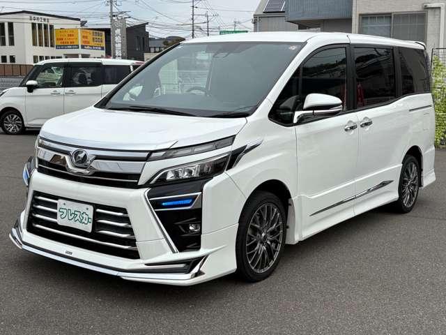 ヴォクシー 　バックカメラ　ＴＶ　オートクルーズコントロール　レーンアシスト　衝突被害軽減システム　両側スライド・片側電動　オートマチックハイビーム　エアロ　スマートキー　アイドリングストップ　電動格納ミラー（12枚目）