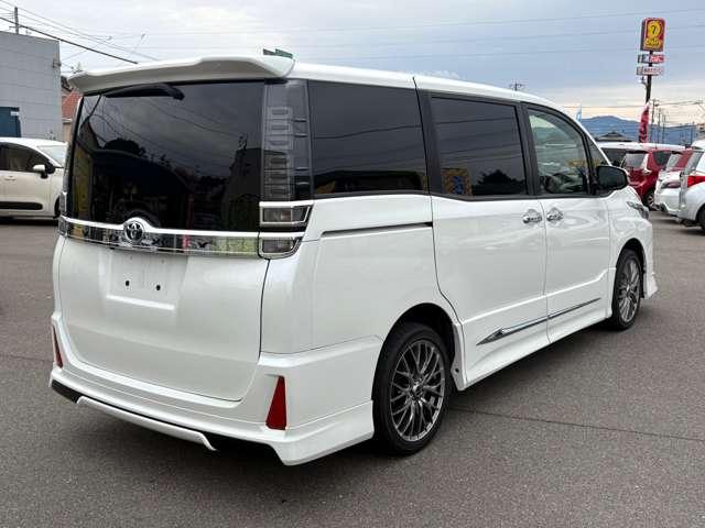 ヴォクシー 　バックカメラ　ＴＶ　オートクルーズコントロール　レーンアシスト　衝突被害軽減システム　両側スライド・片側電動　オートマチックハイビーム　エアロ　スマートキー　アイドリングストップ　電動格納ミラー（16枚目）