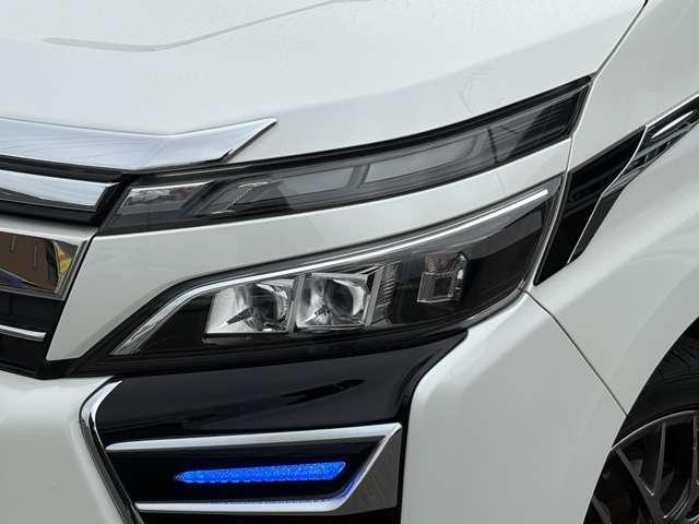 ヴォクシー 　バックカメラ　ＴＶ　オートクルーズコントロール　レーンアシスト　衝突被害軽減システム　両側スライド・片側電動　オートマチックハイビーム　エアロ　スマートキー　アイドリングストップ　電動格納ミラー（22枚目）