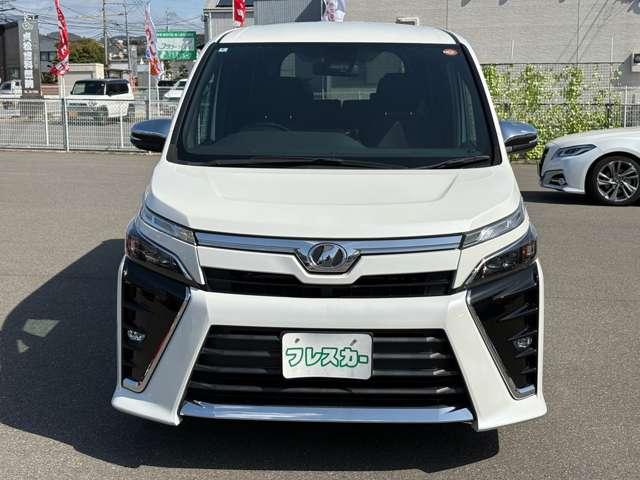 ヴォクシー ＺＳ　煌　ＥＴＣ　バックカメラ　オートクルーズコントロール　レーンアシスト　衝突被害軽減システム　両側電動スライドドア　オートマチックハイビーム　オートライト　スマートキー　アイドリングストップ　電動格納ミラー（12枚目）