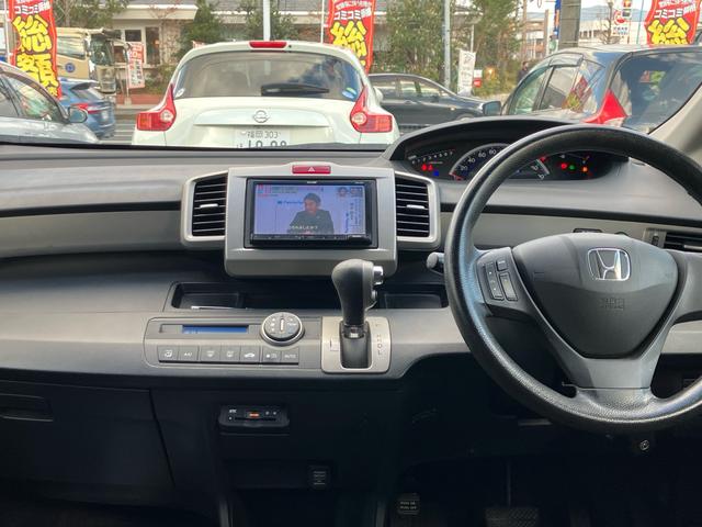 フリード G ジャストセレクション スマートキー SDナビ フルセグ DVD再生 Bluetooth SDカード 後席モニターBカメラ ETC HIDライト 社外14AW オートA/C 両面自動ドア ドアミラーウインカー 6人乗(7枚目)